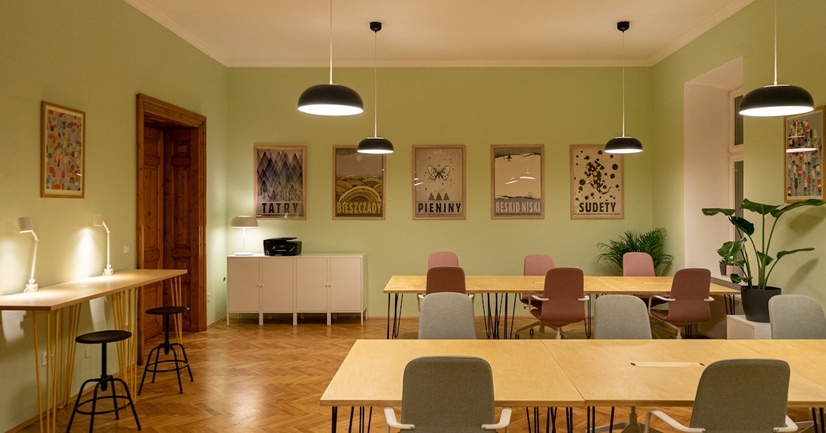 פגישת ייעוץ עם מעצבת פנים